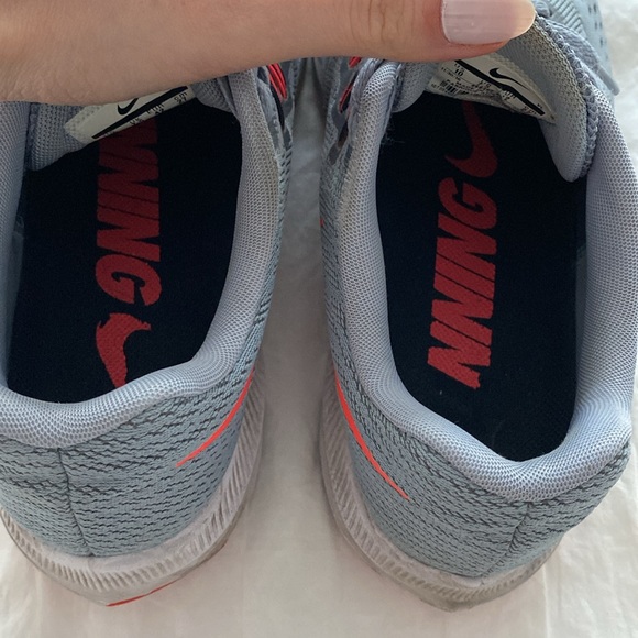 Nike running shoes - Picture 3 of 5